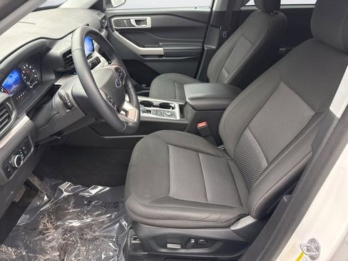 Used 2023 Ford Explorer XLT image 11