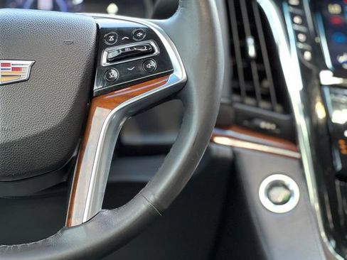 Used 2018 Cadillac Escalade ESV Luxury RWD image 36