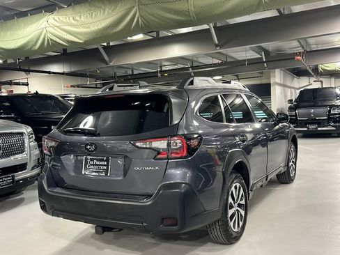 Used 2023 Subaru Outback Premium image 2