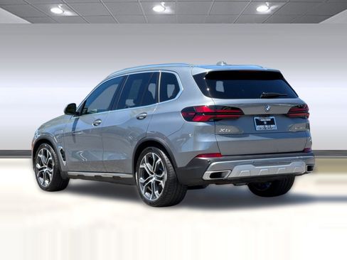 Used 2026 BMW X5 xDrive50e w/ Climate Comfort Package AWD/4WD image 3