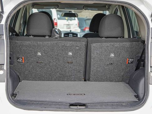 Used 2018 Nissan Versa Note SV image 30