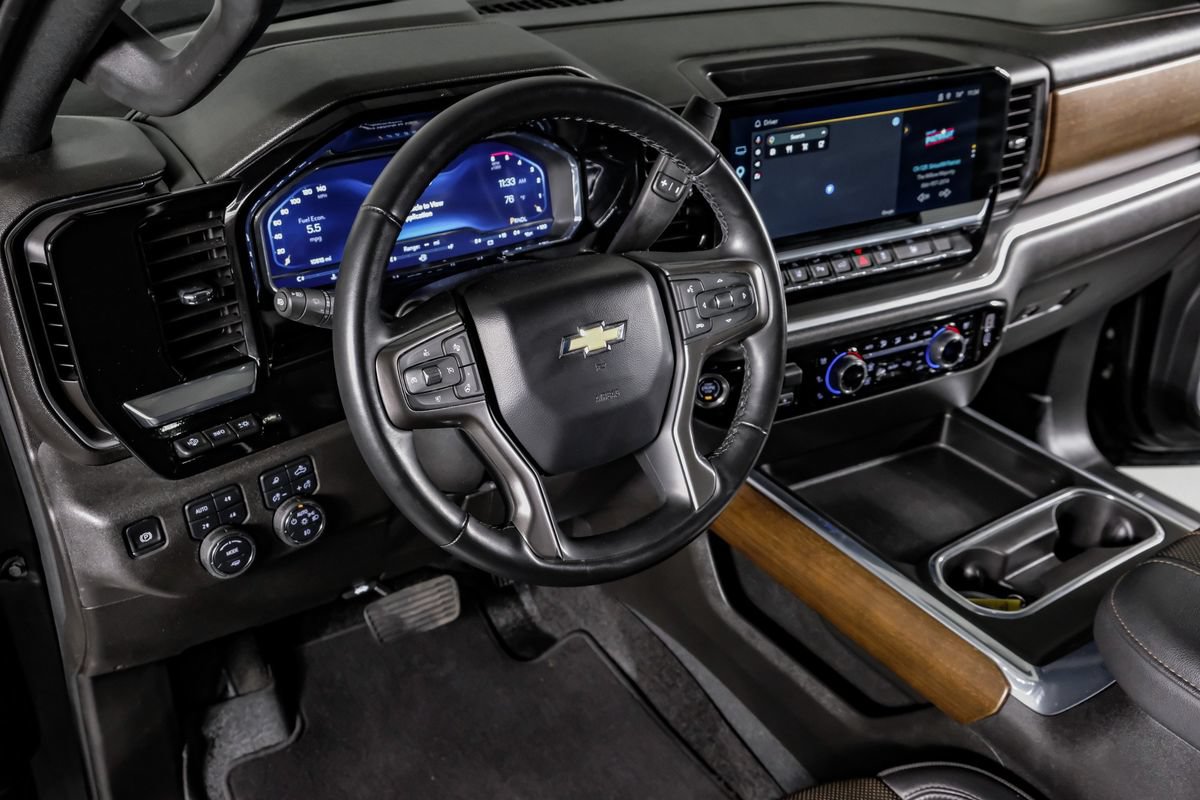 Used 2025 Chevrolet Silverado 3500 High Country w/ High Country Premium Package AWD/4WD image 16