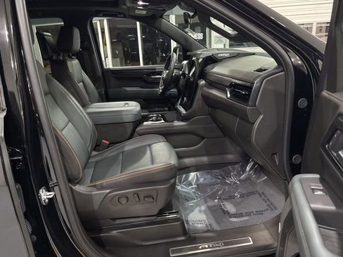 Used 2025 GMC Yukon AT4 w/ AT4 Premium Plus Package image 30