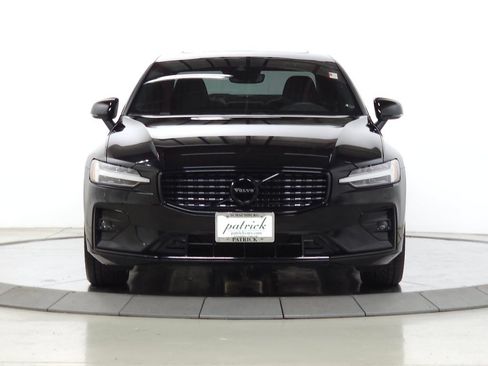Used 2022 Volvo S60 B5 Momentum w/ Premium Package AWD/4WD image 2