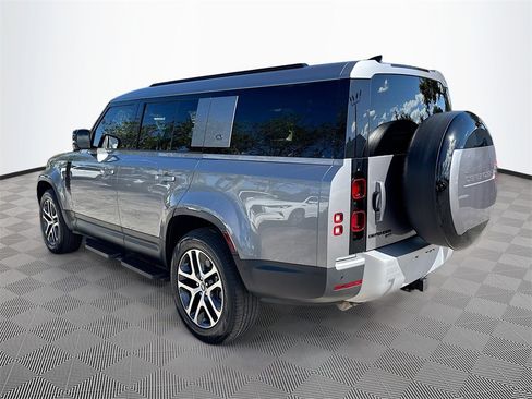 Used 2023 Land Rover Defender 130 SE image 8