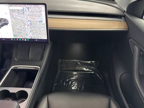 Used 2021 Tesla Model Y Long Range AWD/4WD image 21