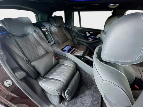 Used 2024 Mercedes-Benz Maybach GLS 600 4MATIC image 29