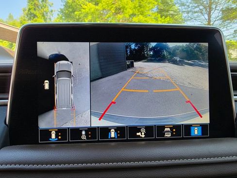 Used 2021 Chevrolet Tahoe High Country w/ Premium Package image 16