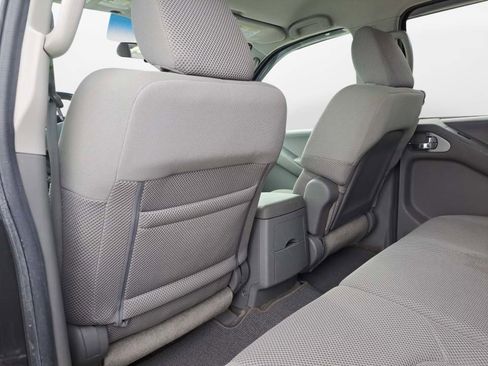 Used 2010 Nissan Frontier SE image 15