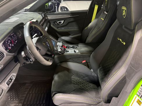 Used 2024 Lamborghini Urus Performante AWD/4WD image 38