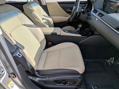 Used 2019 Lexus ES 300h image 22