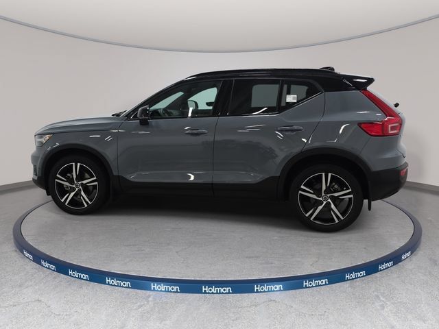 Used 2022 Volvo XC40 T5 R-Design w/ Protection Package AWD/4WD image 9