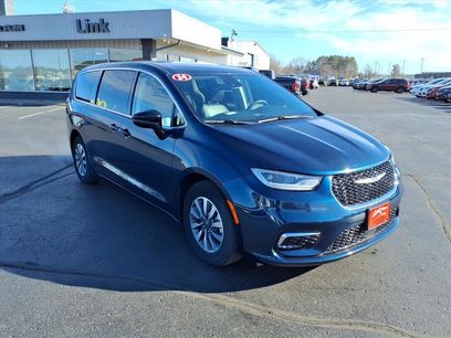 Used 2024 Chrysler Pacifica Limited