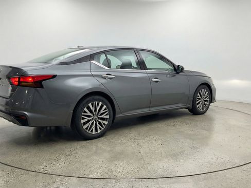 Used 2025 Nissan Altima 2.5 SV FWD image 9