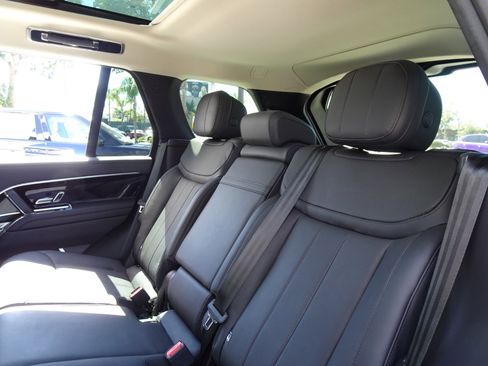 Used 2023 Land Rover Range Rover SE image 16