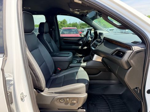 Used 2022 Chevrolet Suburban Premier RWD image 14