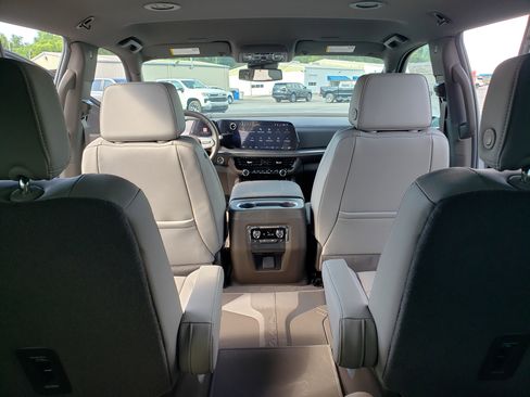 New 2026 Chevrolet Suburban LT w/ Comfort Package RWD image 35