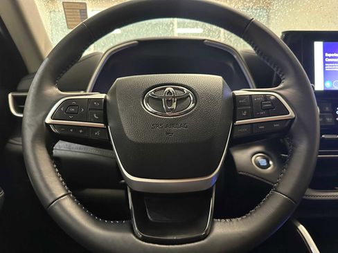 Certified 2025 Toyota Highlander XLE AWD/4WD image 11