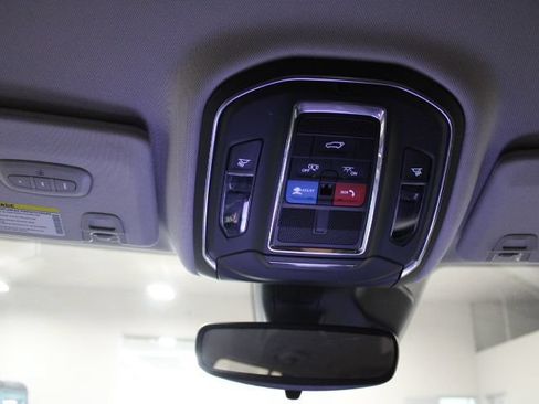Used 2023 Jeep Grand Cherokee Limited AWD/4WD image 39
