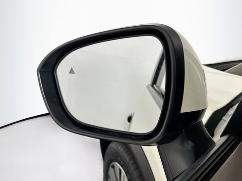 Used 2023 Nissan Rogue SV AWD/4WD image 16