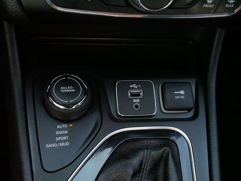 Used 2023 Jeep Cherokee Altitude Lux AWD/4WD image 24