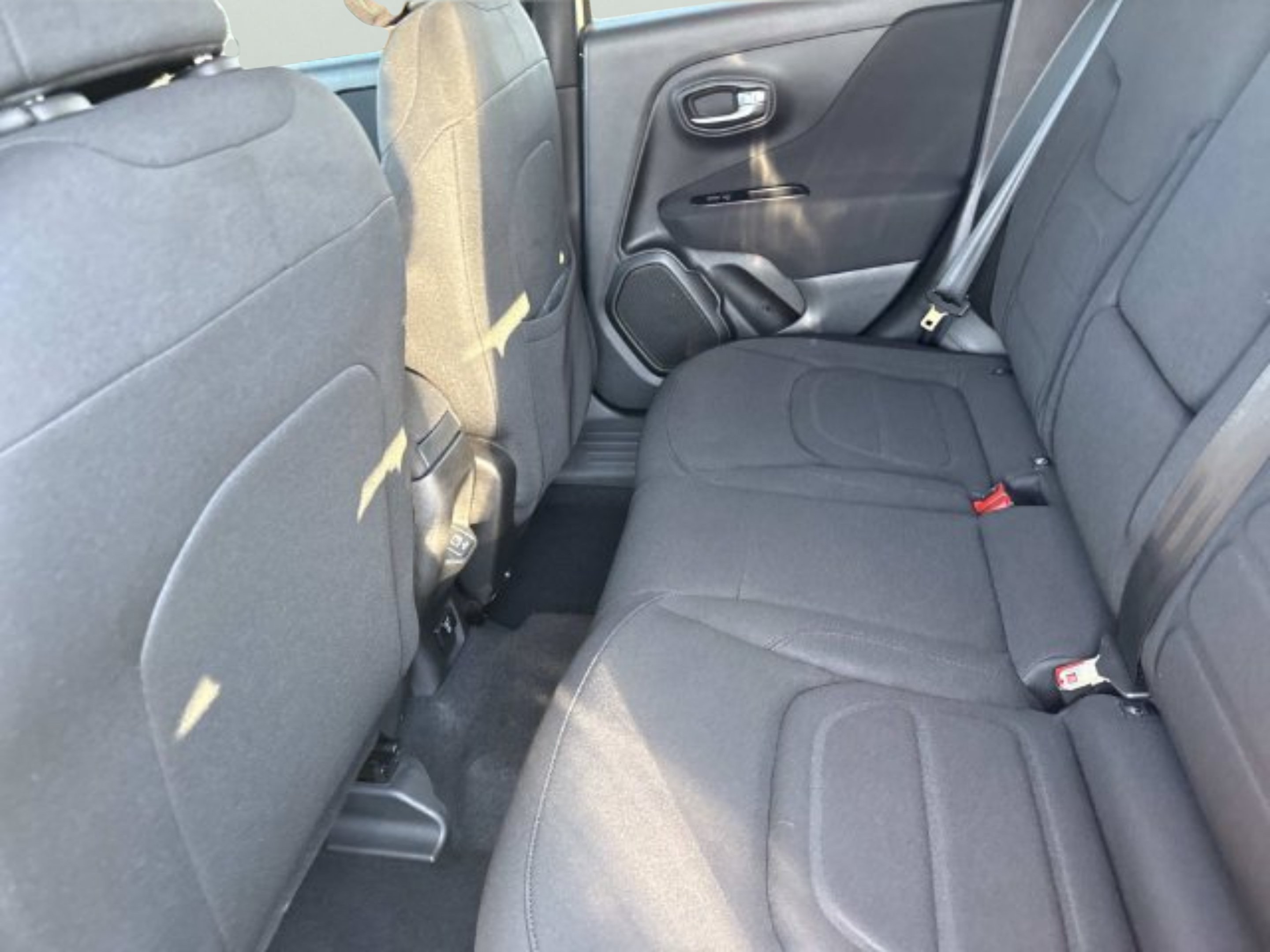 Used 2020 Jeep Renegade Latitude w/ Popular Equipment Group FWD image 10