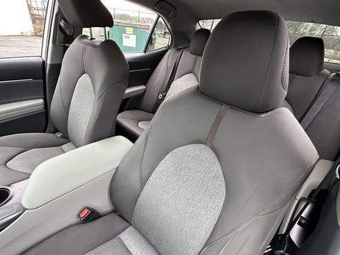 Used 2019 Toyota Camry LE image 12