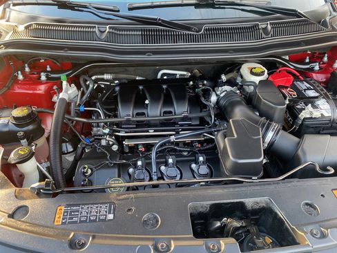 Used 2018 Ford Explorer XLT w/ Equipment Group 202A image 38