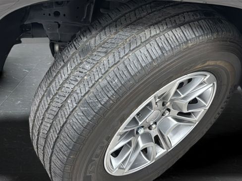 Used 2023 Jeep Wagoneer 4WD image 40