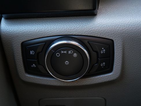 Used 2015 Ford F150 XL w/ Equipment Group 101A Mid AWD/4WD image 26