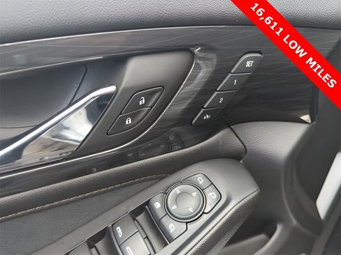 Used 2022 Chevrolet Traverse High Country image 17