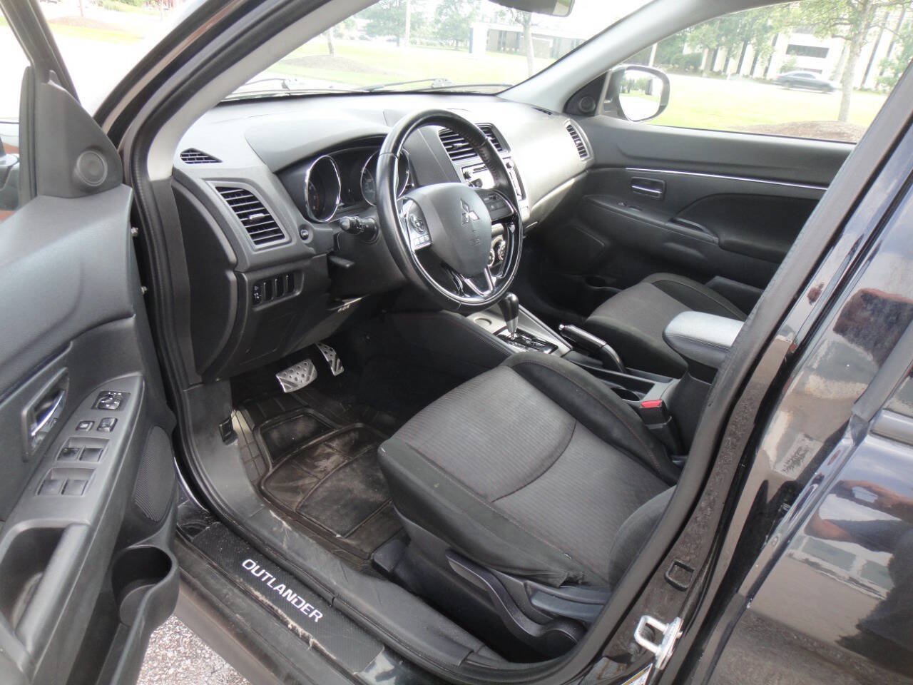 Used 2018 Mitsubishi Outlander Sport LE FWD image 13