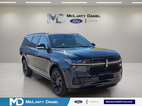 New 2026 Lincoln Navigator L Reserve w/ Jet Appearance Package AWD/4WD image 1