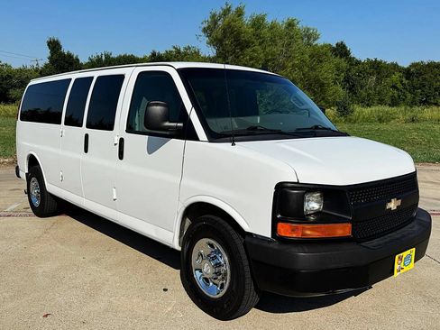 Used 2016 Chevrolet Express 3500 LS RWD image 2