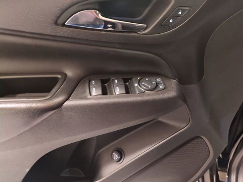 Used 2020 Chevrolet Equinox LT w/ Driver Convenience Package FWD image 19