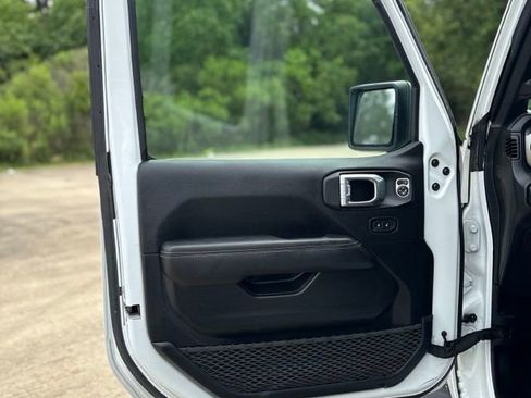 Used 2022 Jeep Wrangler Unlimited Sahara w/ Cold Weather Group AWD/4WD image 25