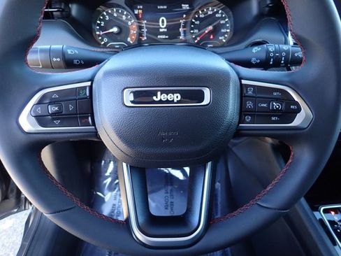Used 2022 Jeep Compass Trailhawk image 11
