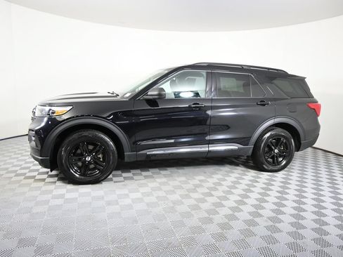 Used 2023 Ford Explorer XLT w/ Class IV Trailer Tow Package AWD/4WD image 2
