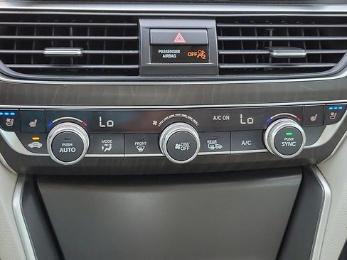 Used 2019 Honda Accord Touring image 14