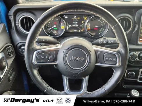 Used 2022 Jeep Wrangler Unlimited Sahara w/ Cold Weather Group AWD/4WD image 15