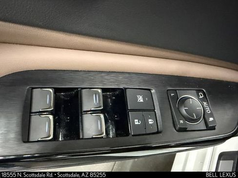 Used 2025 Lexus ES 300h w/ Premium Package FWD image 18