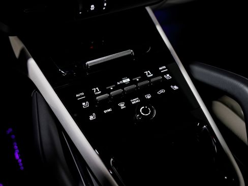 Used 2024 Porsche Cayenne S image 17