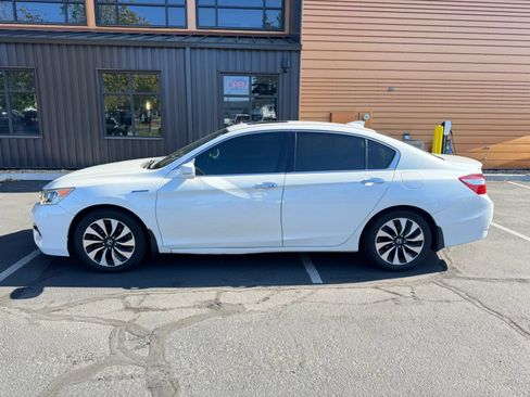 Used 2017 Honda Accord EX-L image 2
