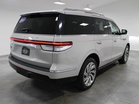 Used 2023 Lincoln Navigator Reserve AWD/4WD image 9