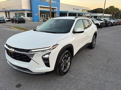 Used 2024 Chevrolet Trax LT image 3