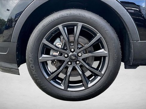 Used 2018 Ford Explorer XLT w/ Equipment Group 202A image 8