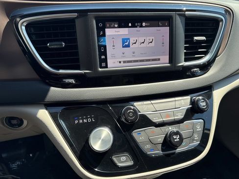 Used 2023 Chrysler Voyager LX FWD image 32