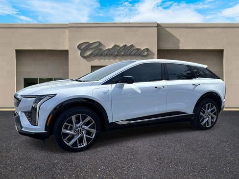 New 2026 Cadillac Optiq Luxury 2 RWD image 7