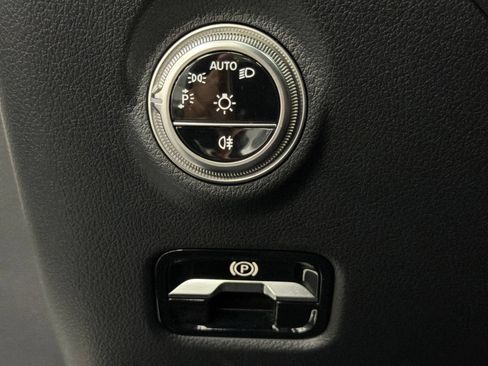 Certified 2025 Mercedes-Benz C 300 Sedan image 31