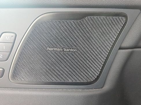 Used 2023 Volvo XC60 T8 Ultimate AWD/4WD image 5